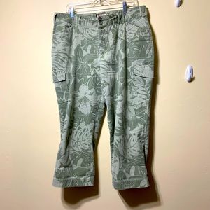 Size 16 high waisted capris camo look